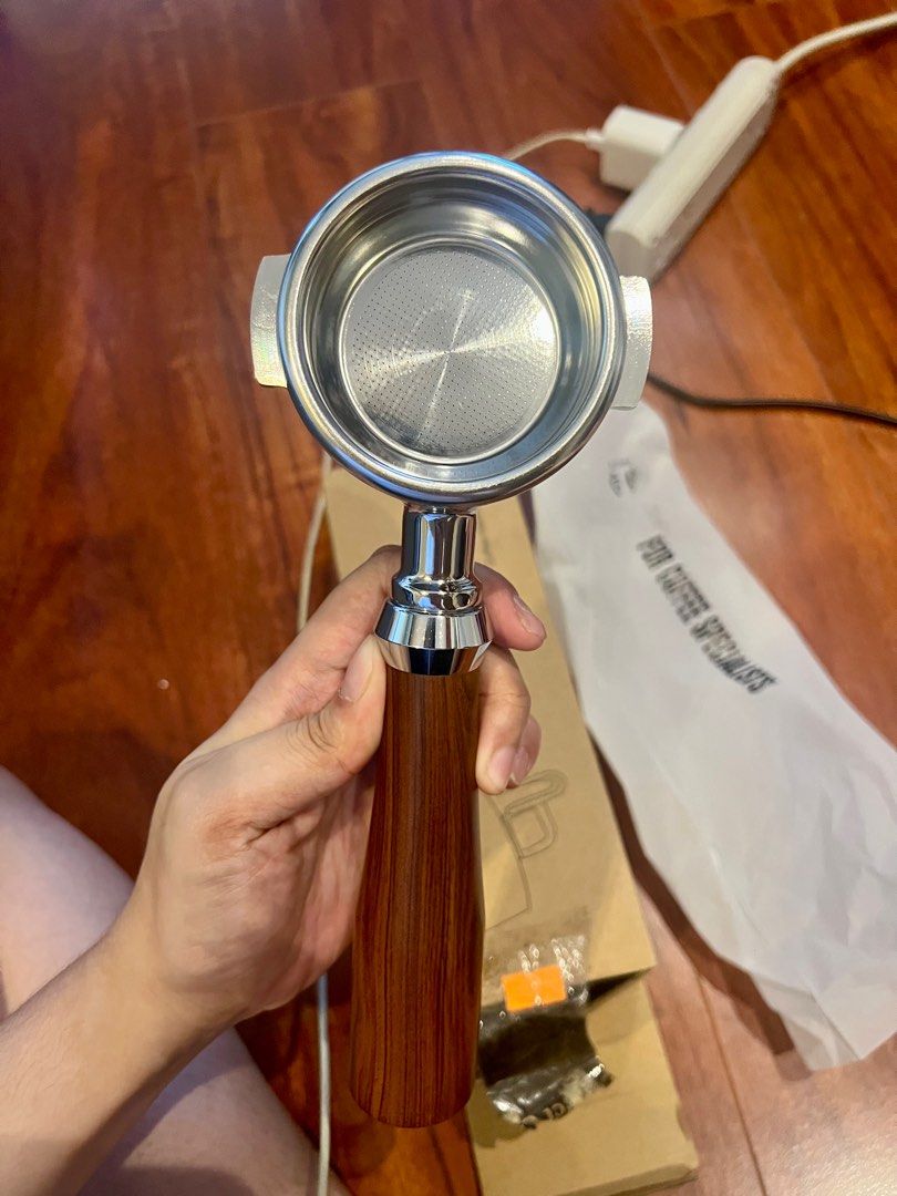 58mm 2 eared grouphead portafilter (Category: Coffee & Tea Tableware) located in Paranaque City. Submitted by junice_lupena (Listing ID 1363257177, Image 1). Description: Never been used Rfs:wrong purchase .
