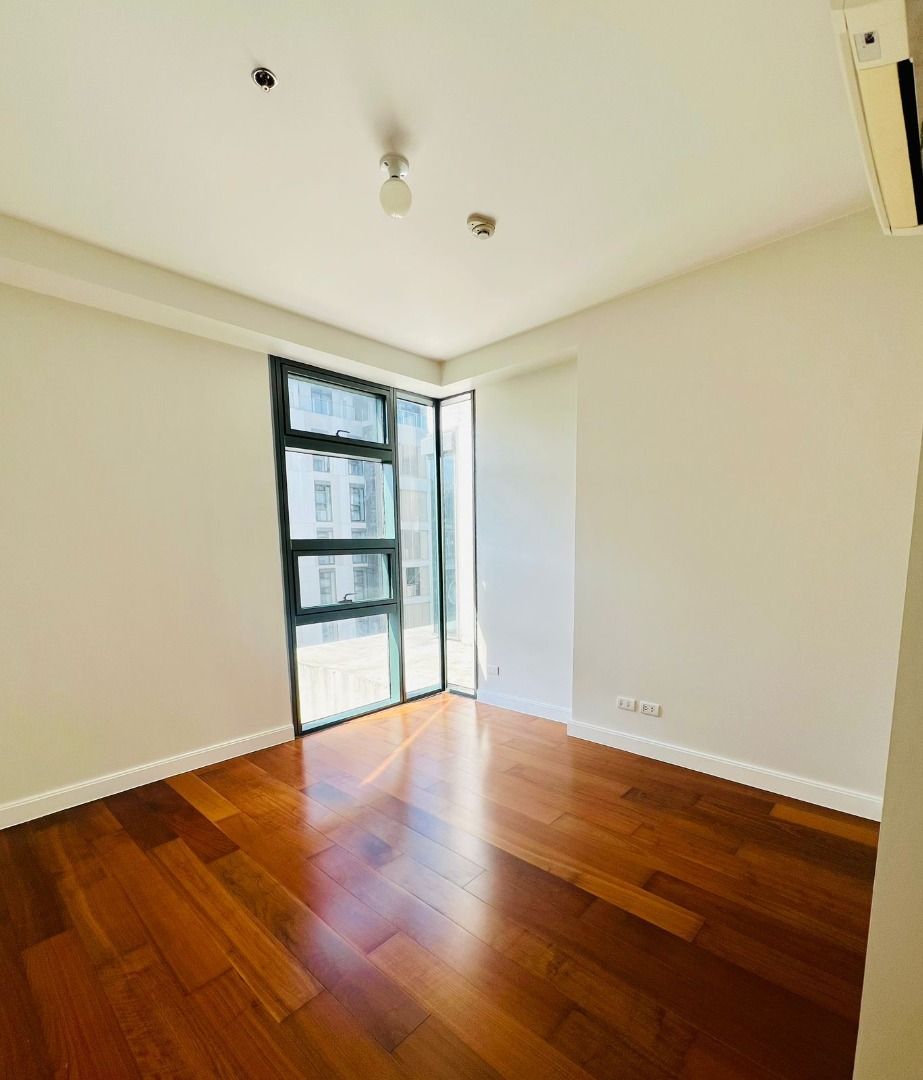 📍 Arbor Lanes (Pine Tower) (Category: Apartments & Condos) located in Makati City. Submitted by renzproperties (Listing ID 1363248264, Image 3). Description: 📍 Arbor Lanes (Pine Tower) 3 BR + maid’s room w T&B 3 TB + powder room FA: 172 sqm Semi Furnished Parking: 2 Features: •⁠ ⁠Brand new •⁠ ⁠High floor “C” unit •⁠ ⁠With 9 sqm Garden Lounge / balcony •⁠ ⁠With inverter ACs, range hood, electric stove, and dishwasher 💰Price: ₱50M NET (negotiabl