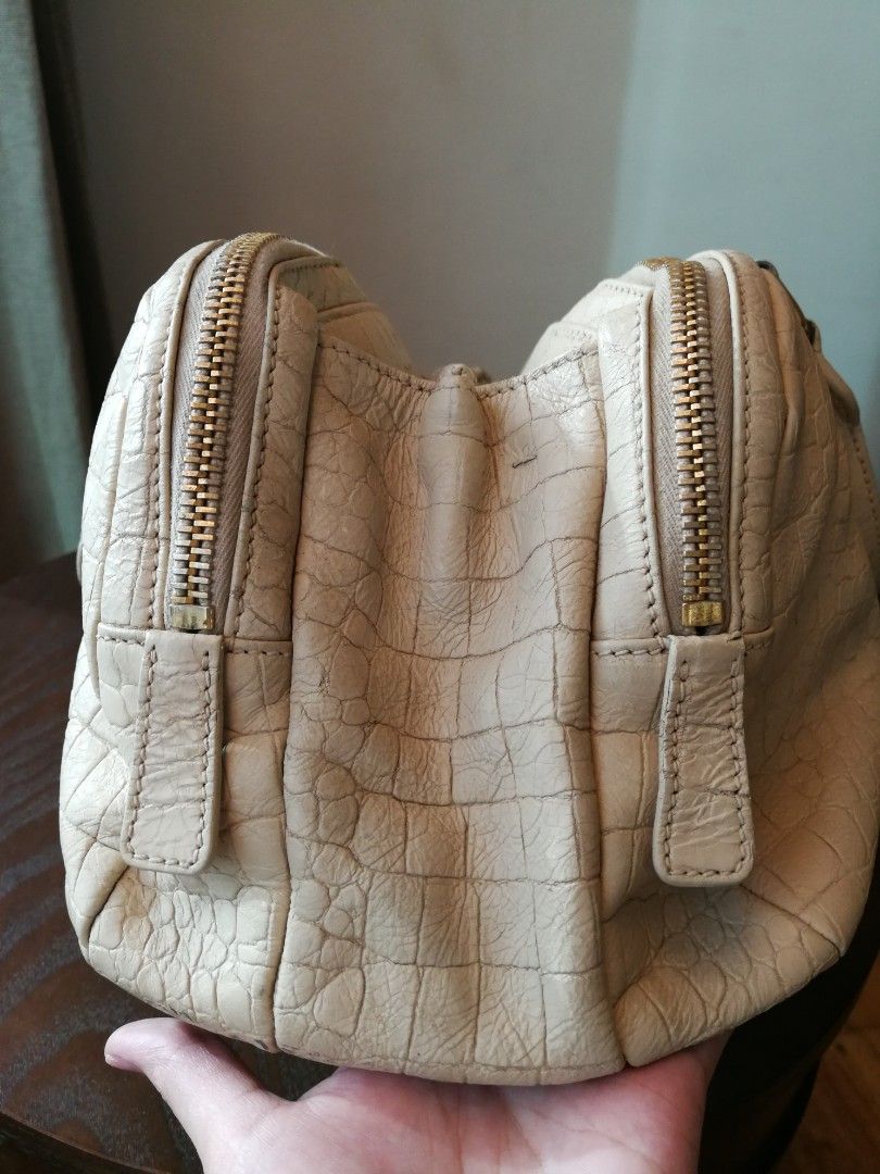 💯 Authentic MIU MIU Off-White Croc Embossed Bowling Bag (Category: Luxury Bags & Wallets) located in Taguig. Submitted by cathiecute (Listing ID 1363223582, Image 3). Description: ✨Authentic MIU MIU White Croc Embossed Bowling Bag 💯 •Money Back Guaranteed 💯👌 •Used but not abused •Good as New •Color OFF WHITE •NO STRAP •NO DUST BAG •NO CARDS •Bag only •Restored and cleaned at Doctor Leather Glorietta5 •w/ a MINOR flaw stain can be seen on the 