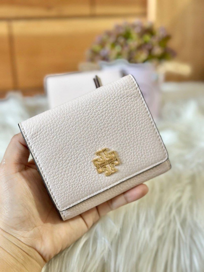 Authentic Tory Burch Britten Compact wallet (Category: Luxury Bags & Wallets) located in Quezon City. Submitted by jhaediah (Listing ID 1363320969, Image 1). Description: with tag price original brand new.