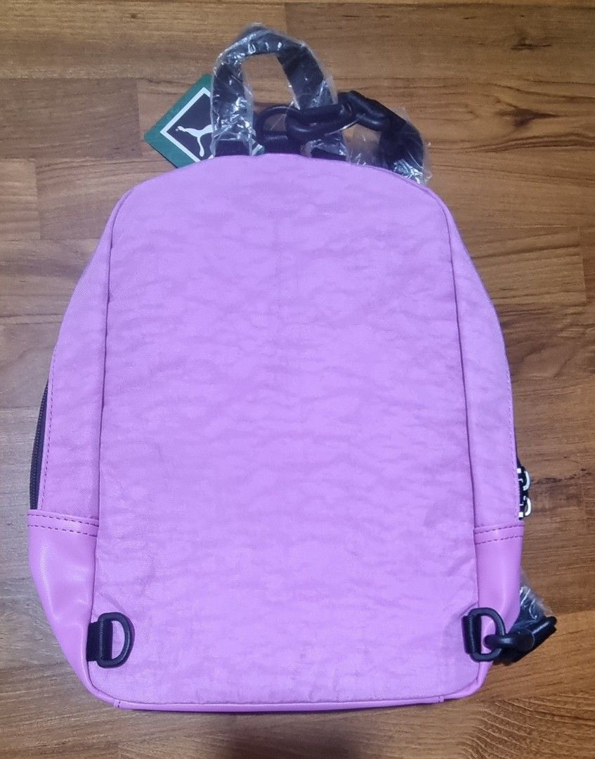 Backpack (Category: Backpacks) located in Singapore. Submitted by moon_77 (Listing ID 1363321528, Image 4). Description: .