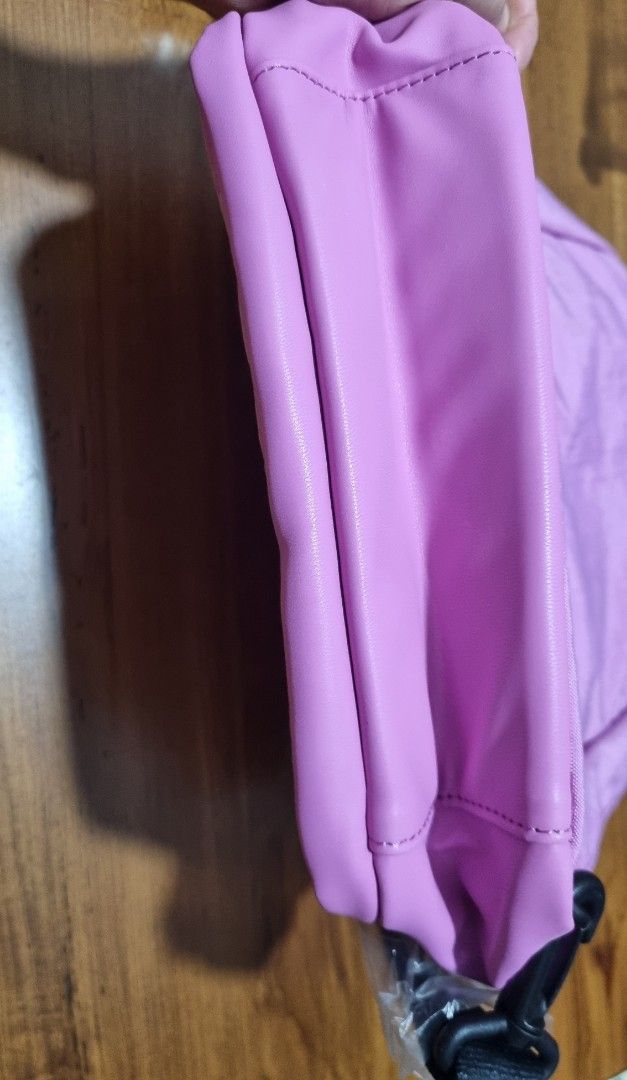 Backpack (Category: Backpacks) located in Singapore. Submitted by moon_77 (Listing ID 1363321528, Image 5). Description: .