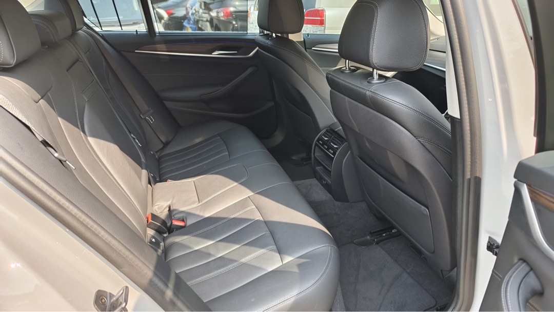 BMW 520i Luxury (A)62863127863299113
