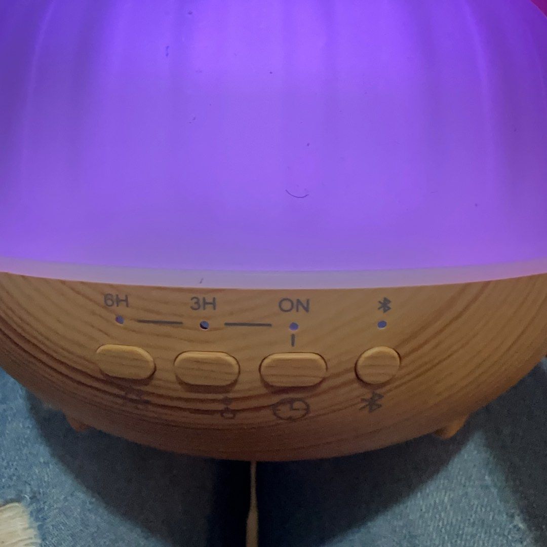 Canvas實木香薰機 （分類：其他家庭電器）位於 Hong Kong。 由 yeeyeeshop 提交（商品編號 1363282119，圖片 3）。簡介： 大容量 有藍芽喇叭 可變色 有時間功能 實木 磨砂玻璃蓋 只寄順豐到付。