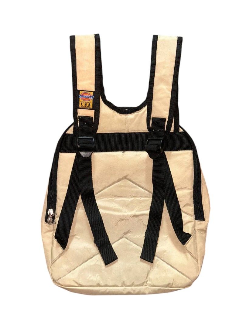 DICKIES BACKPACK (Category: Backpacks) located in Manila. Submitted by dongelo15 (Listing ID 1363251844, Image 2). Description: DICKIES BACKPACK WITH BIG LOGO 🚨 🚨 WIDTH : 13 LENGTH: 14 W/ TAG HEARING OFFER!🏷️ - ISSUE MINIMAL PINHOLE - ZIPPER.