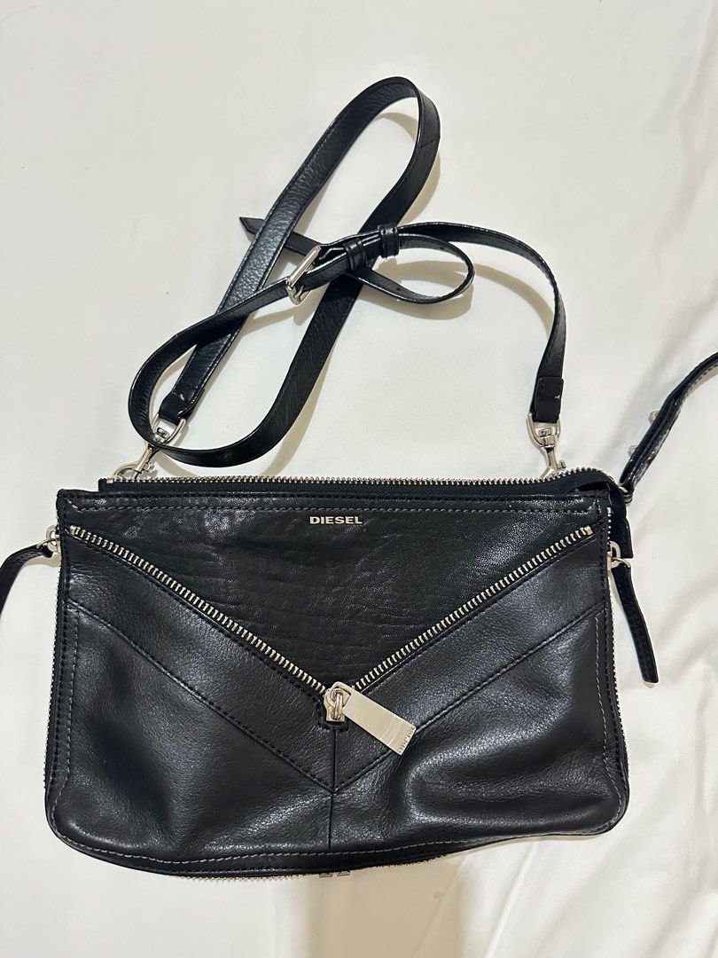 DIESEL CROOSBODY BAG (Category: Cross-body Bags) located in Cavite. Submitted by mimidisney (Listing ID 1363329269, Image 2). Description: Slightly used.