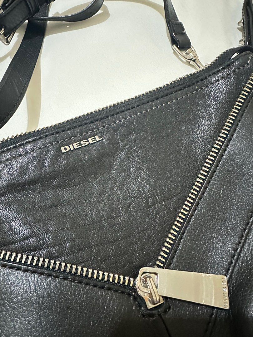 DIESEL CROOSBODY BAG (Category: Cross-body Bags) located in Cavite. Submitted by mimidisney (Listing ID 1363329269, Image 3). Description: Slightly used.