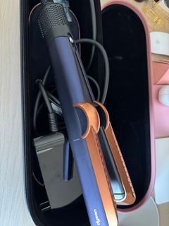 Dyson Airstrait with Case