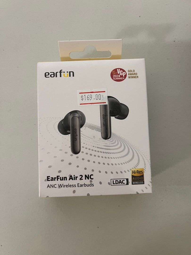 wireless earphones (Category: Earphones) located in Singapore. Submitted by ning123456789 (Listing ID 1363304762, Image 1). Description: Market price $169, letting go at $60, quick deal $50. Brand new and sealed condition. Meet ups at Yew Tee mrt/ mailing +$2.50 .