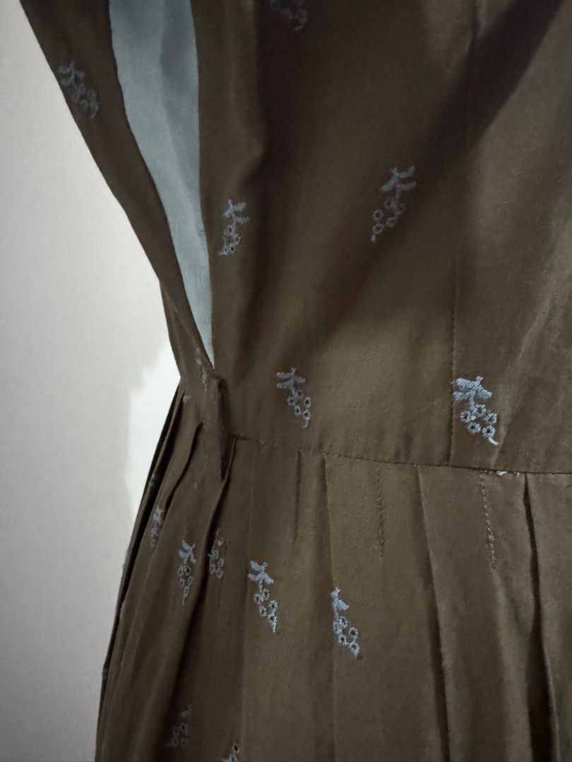 Embroidered dress with peter pan collar (Category: Dresses) located in Davao. Submitted by kitdlr (Listing ID 1363292912, Image 3). Description: Beautifully embroidered parisian style dress. Has lining and invisible snaps sewed in between buttons to achieve clean silhouette. Missing cloth belt but can use grosgrain ribbon or thin leather belt for added elegance. .
