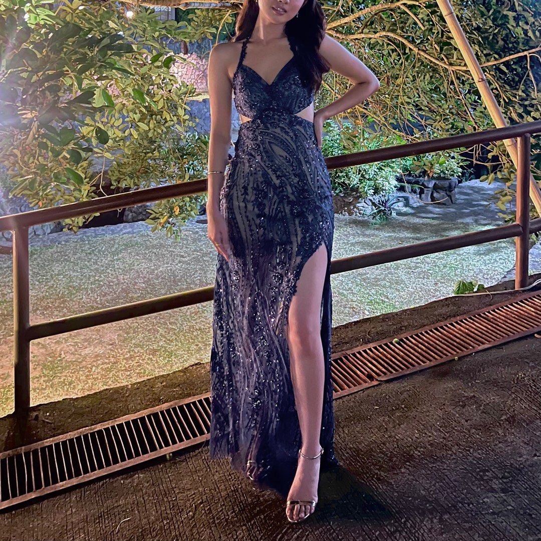 FOR RENT: midnight blue gown (Category: Evening dresses & gowns) located in San Pablo. Submitted by eli.stuff (Listing ID 1363232415, Image 1). Description: Rental Price: 2,500 Security Deposit: 4,000 (to be returned once gown is sent back dry-cleaned and in perfect condition) (Shipping not included) Ship back after 5 days Owner’s size: 5’5” | 32A (can fit B cup) | 24-26 inches fits XS-S girlies DM if interested to buy ✨ PS. Sizes are already ind