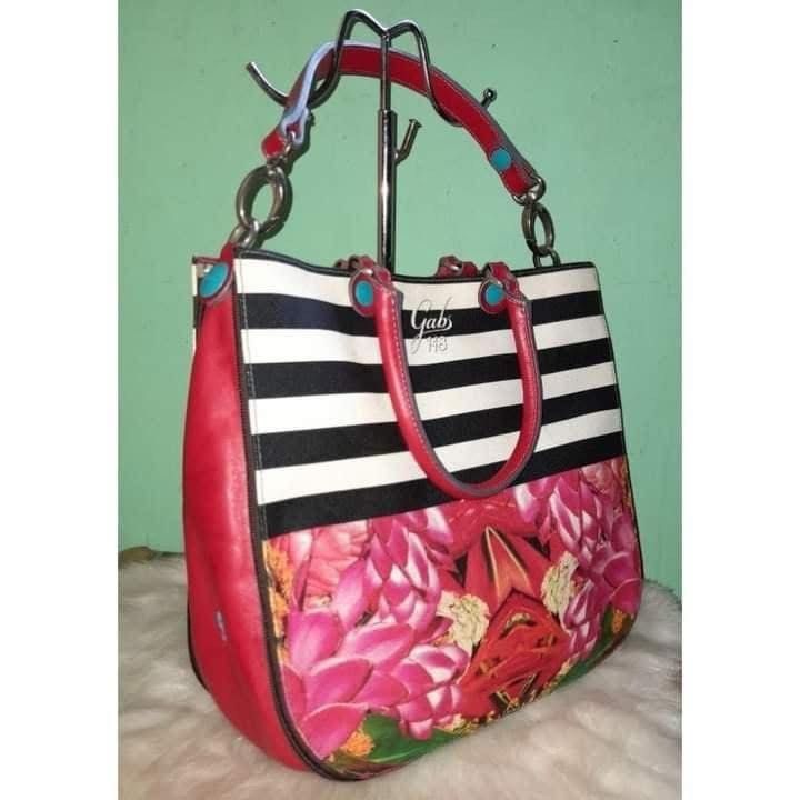 Gabs italy (Category: Shoulder Bags) located in Bacolod City. Submitted by maejuntado33 (Listing ID 1363264404, Image 3). Description: Preloved authentic Gabs italy 3 way bag In good condition .