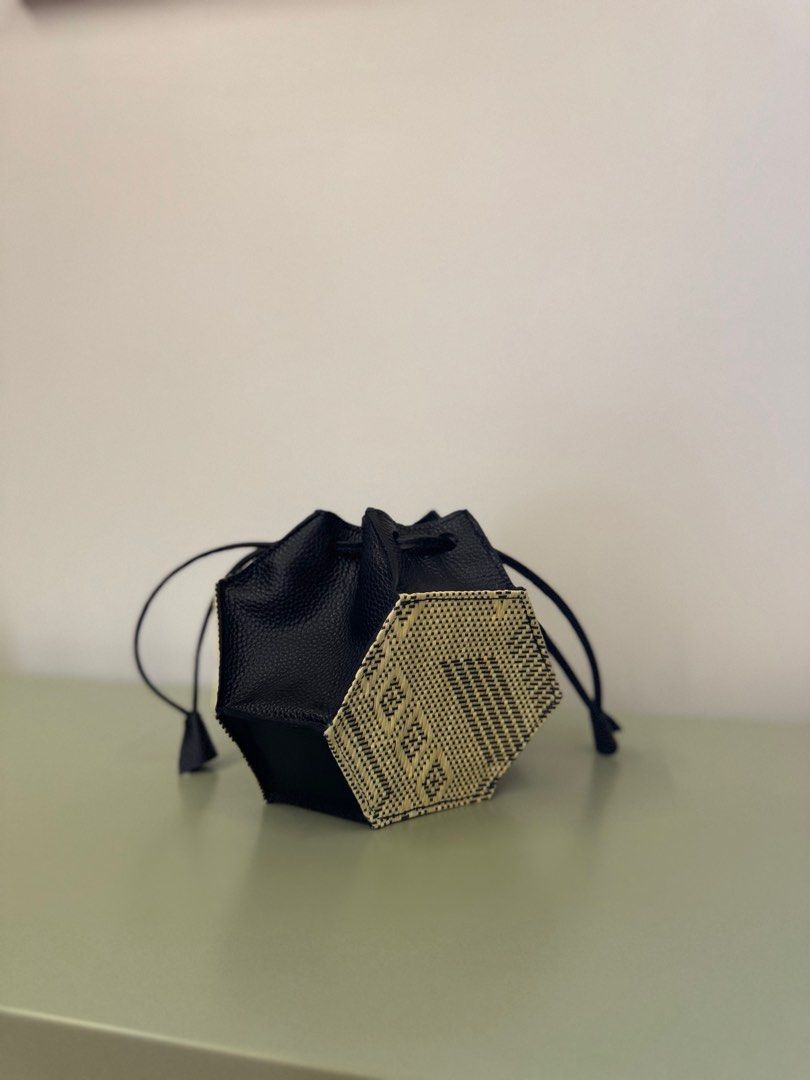 Halohalo Bituin Bag (Category: Purses & Pouches) located in Paranaque City. Submitted by msbentables (Listing ID 1363268330, Image 2). Description: Like new. Used once for an event. a little drop of heaven. a star that twinkles bright, just as you do. for on-the-go or evening ladies. doubles as a table centerpiece – she is a work of art. 5 inches (H) x 5.5 inches (L) x 4.5 inches (W) handle drop: 7.25 inches Helping tags halohalo plngke arawtheli