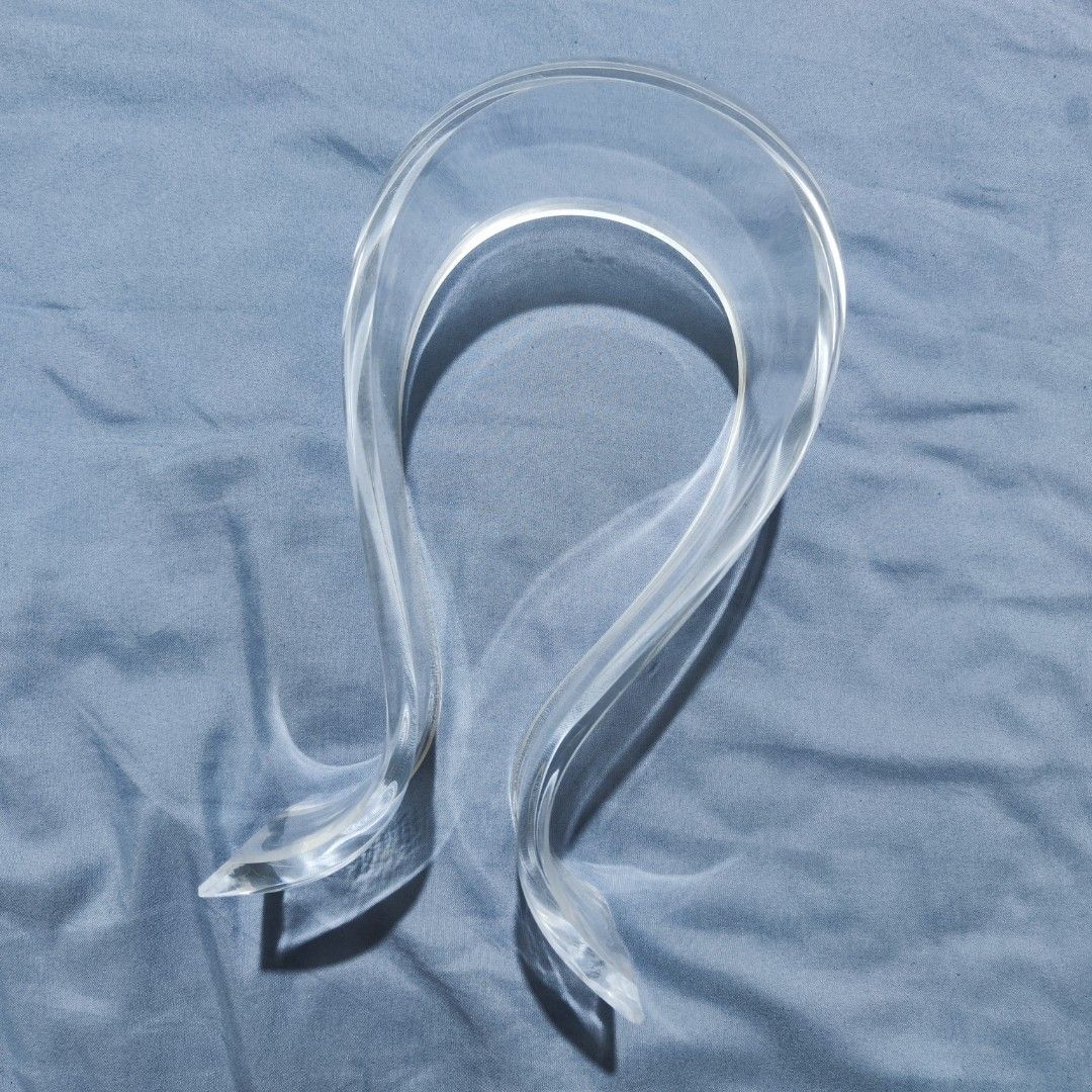 Headphone stand (Category: Headphones & Headsets) located in Mandaluyong City. Submitted by thriftythirty (Listing ID 1363298063, Image 2). Description: Aesthetic headphone stand Thick acrylic material.
