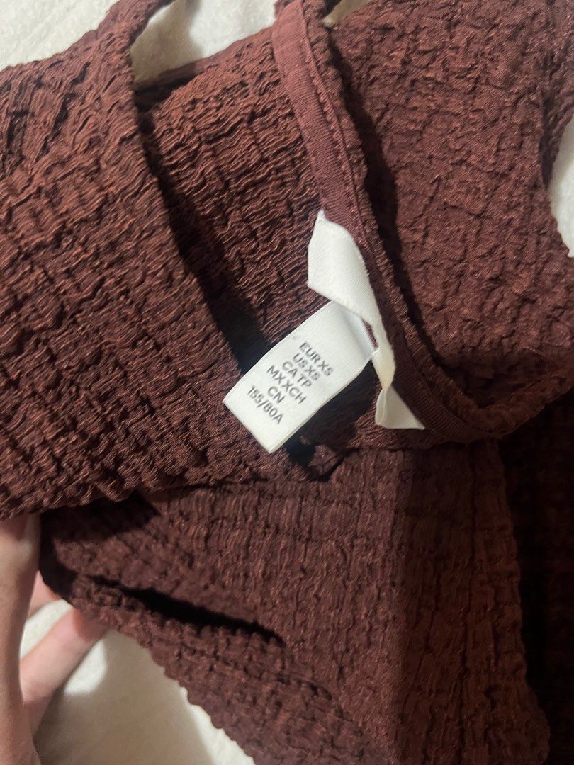 H&M bodycon textured Dress (Category: Dresses) located in Quezon City. Submitted by trishiaa21 (Listing ID 1363255577, Image 3). Description: -used once lang -brownish red color -size XS Rfs: will not use it anymore .