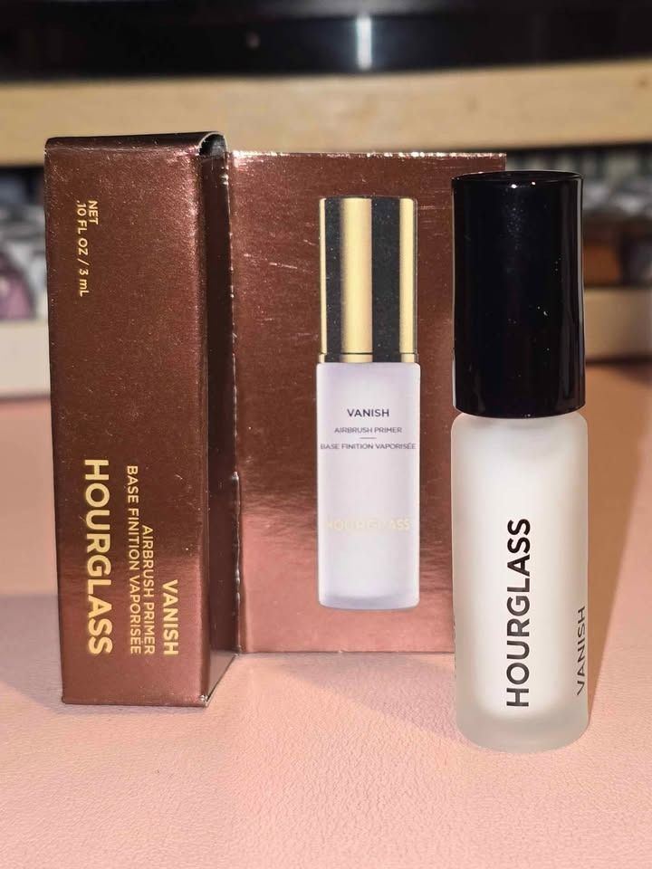 Hourglass Vanish Primer - Mini Size 3ml (Category: Makeup) located in Cebu City. Submitted by chikis.choice.ph (Listing ID 1363193367, Image 2). Description: Loc: Kamputhaw 990 only A skin-perfecting primer that smooths the complexion, controls shine and provides a blurred, airbrushed finish while extending make-up wear. .