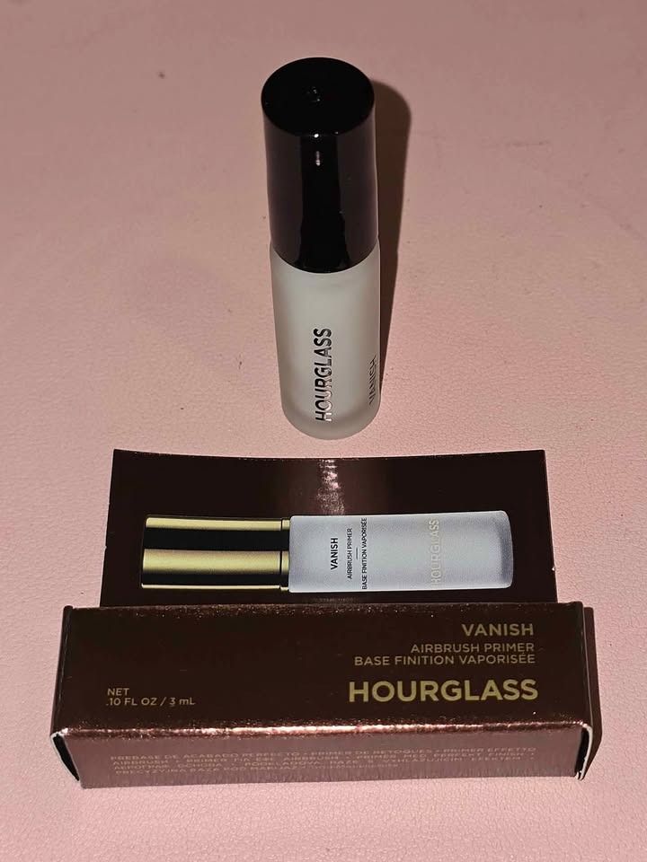 Hourglass Vanish Primer - Mini Size 3ml (Category: Makeup) located in Cebu City. Submitted by chikis.choice.ph (Listing ID 1363193367, Image 1). Description: Loc: Kamputhaw 990 only A skin-perfecting primer that smooths the complexion, controls shine and provides a blurred, airbrushed finish while extending make-up wear. .