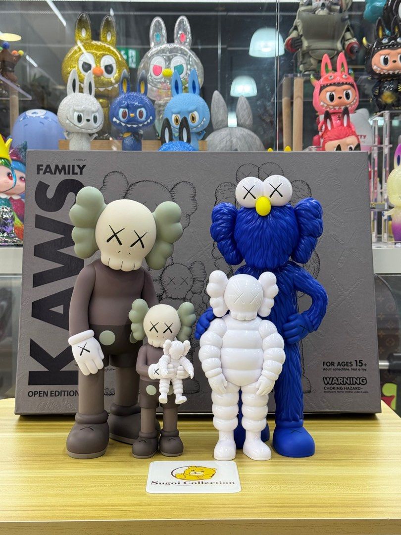 KAWS FAMILY BROWN/BLUE/WHITE KAWS Family Vinyl Figures Brown⁄Blue