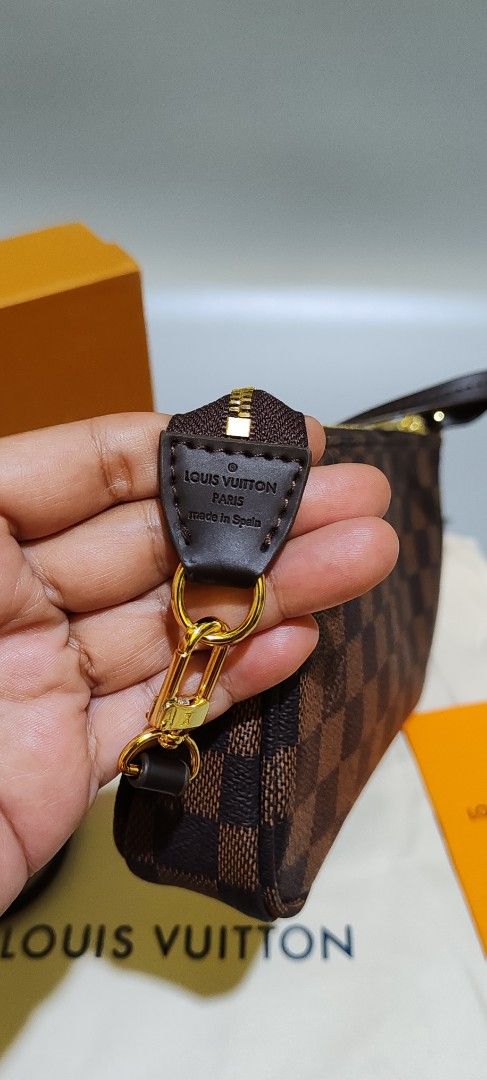 Lv damier pochette bag (Category: Luxury Bags & Wallets) located in Quezon City. Submitted by liambags (Listing ID 1363315425, Image 2). Description: Lv damier pochette bag no flaws with dust bag,box and card with code made in Spain size L 23.5cm x H 13.5cm kindly pm me.