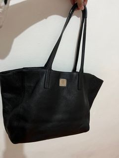 (Kategori: ) berada di . Dikirim oleh echie.thrifting (ID iklan 1363320402, Gambar 1). Deskripsi: .