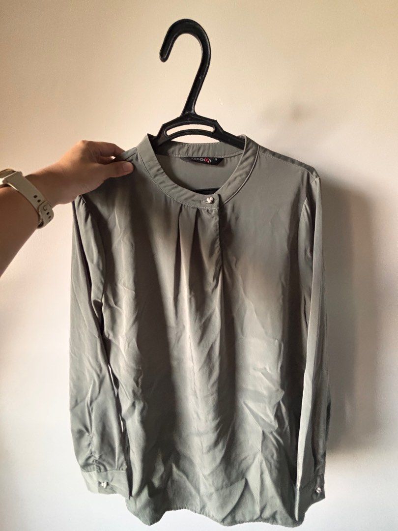 Office Clothes (S-M) ₱100 each (Category: Blouses) located in Pasay City. Submitted by rfdu22 (Listing ID 1363203181, Image 1). Description: Selling these office/smart casual clothes for ₱100 each. Fits S-M frames Buyer will shoulder shipping/courier fee.