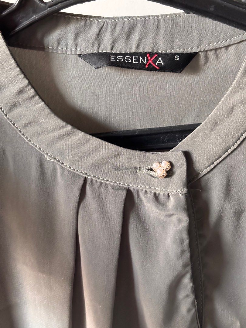 Office Clothes (S-M) ₱100 each (Category: Blouses) located in Pasay City. Submitted by rfdu22 (Listing ID 1363203181, Image 2). Description: Selling these office/smart casual clothes for ₱100 each. Fits S-M frames Buyer will shoulder shipping/courier fee.