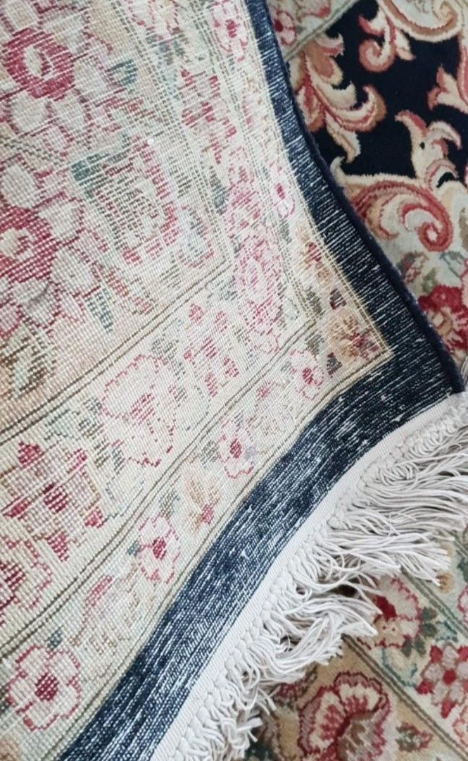 Persian carpet65073570370561113