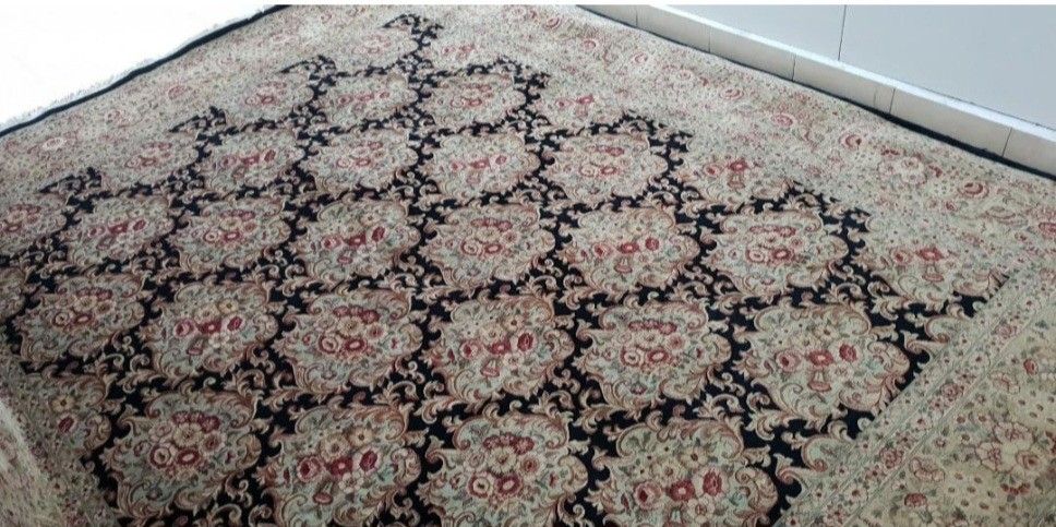Persian carpet65073570370561115