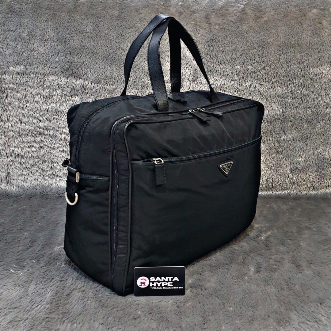 Prada Briefcase Messenger Bag (Category: Bags & Wallets) located in Singapore. Submitted by santahype.id (Listing ID 1363343158, Image 2). Description: Brand : Prada Item model : - Size: OS Condition : preloved Accessories: -.