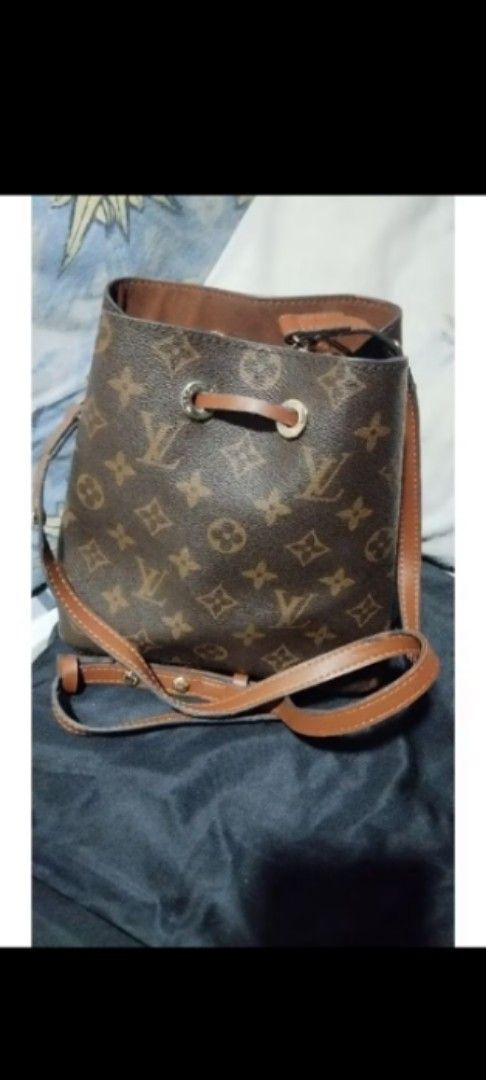 Preloved LV bucket sling bag (Category: Luxury Bags & Wallets) located in Pasay City. Submitted by khim1202ma07307 (Listing ID 1363307559, Image 2). Description: Preloved LV bucket sling bag.