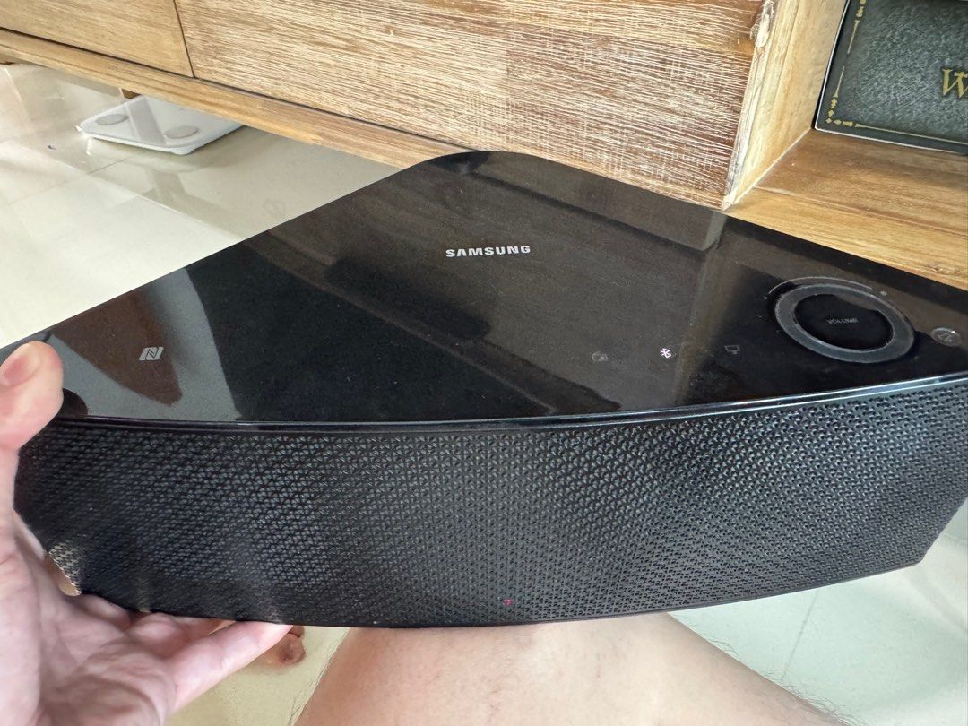 Samsung Home Speaker (Category: Soundbars, Speakers & Amplifiers) located in Singapore. Submitted by mitsub (Listing ID 1363214588, Image 2). Description: Samsung Speaker NEGOTIABLE! Low ballers will be ignored!!.