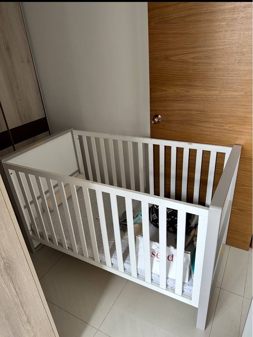 Selling a used baby cot bought from Mothercare for over $700, now ...