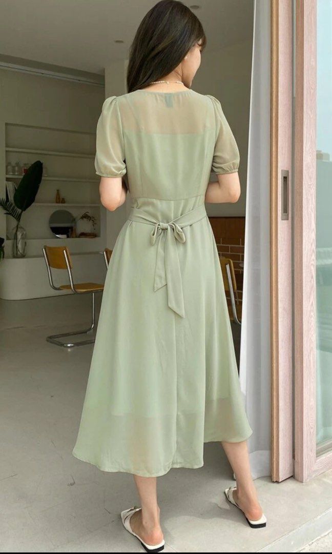 Puff Sleeve dress (Category: Dresses) located in Mandaluyong City. Submitted by bea_dc (Listing ID 1363282298, Image 2). Description: + Used once (already washed for sanitary purpose) + Mint Green, with back tie detail + SRP 800.00 + Int’l Size 40 (L)/ UK 8 .