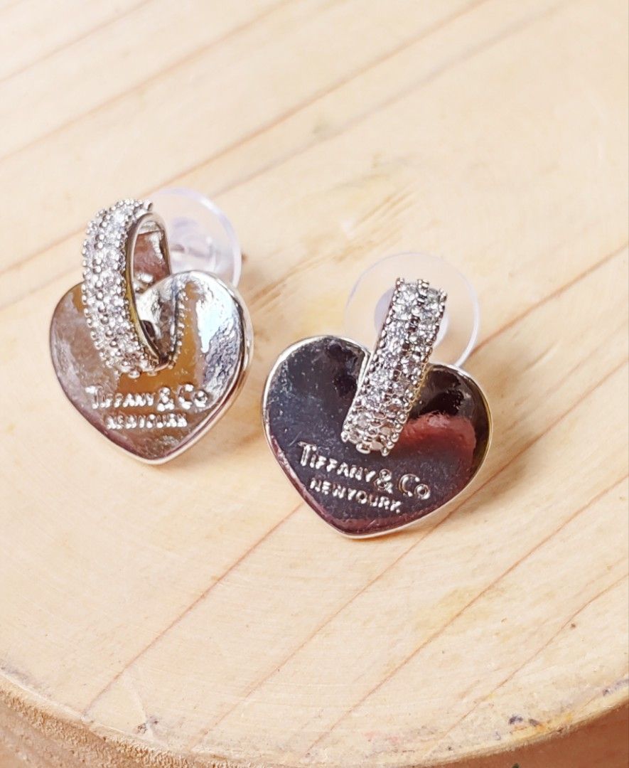 Tiff & co. earrings from japan (Category: Luxury Accessories) located in Quezon City. Submitted by liambags (Listing ID 1363289180, Image 3). Description: Tiff & co earrings from japan no flaws S925 markings with gift box kindly pm me.