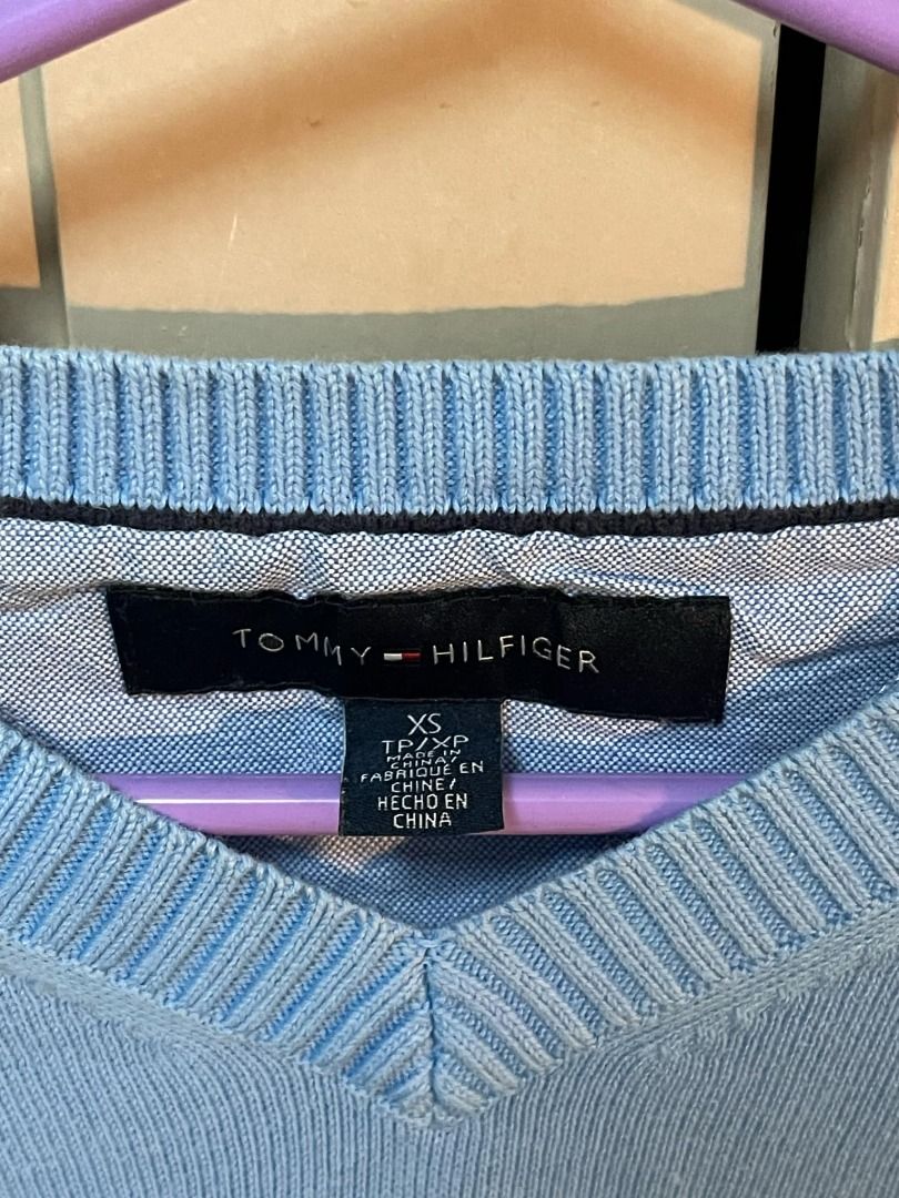 Tommy Knitwear sweater (Category: Longsleeves) located in Makati City. Submitted by magicrattt (Listing ID 1363210873, Image 2). Description: 10/10 condition xs very cute and comfortable :)) payment: bpi Location: La Salle taft .