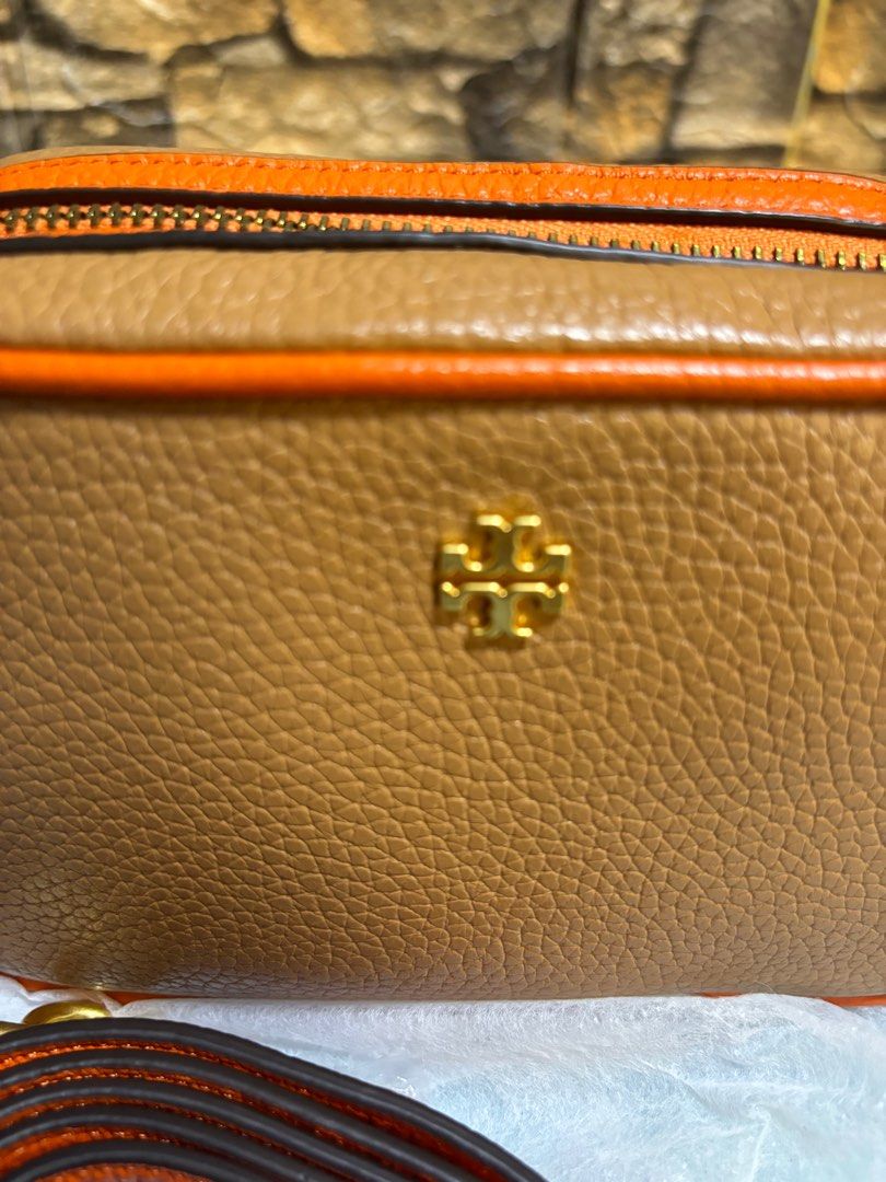 Tory Burch Blake Mini Camera Bag (Category: Luxury Bags & Wallets) located in Meycauayan. Submitted by maxsshopzter (Listing ID 1363284972, Image 2). Description: .
