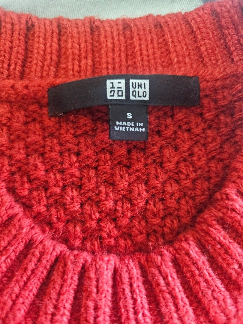 Uniqlo Sweater Top (Category: Longsleeves) located in Taguig. Submitted by riello (Listing ID 1363217239, Image 2). Description: sweater knit top, used once in Japan. RFS dont think ill wear it again. Uniqlo store bought. size small.