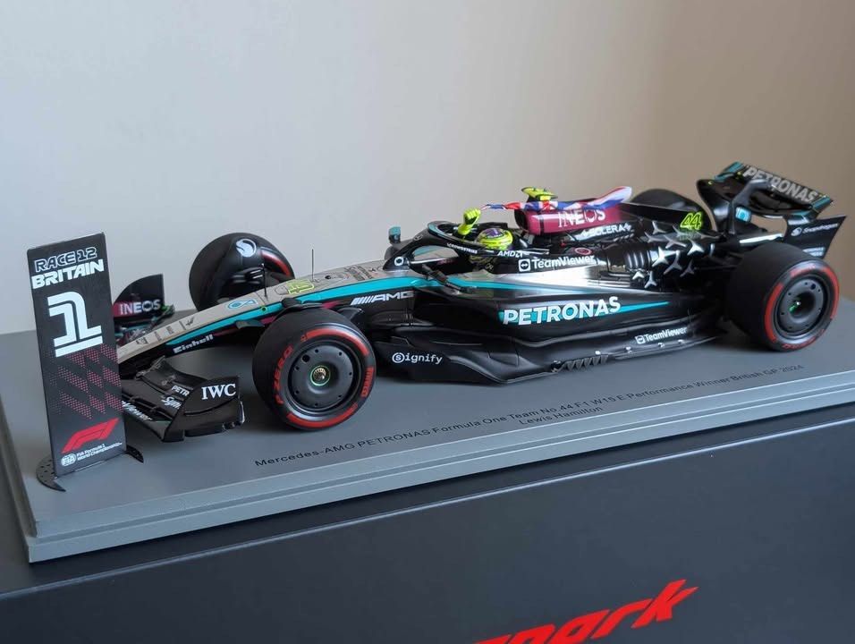 2024 Mercedes-AMG F1 W15 1/18 Spark Model | Lewis Hamilton