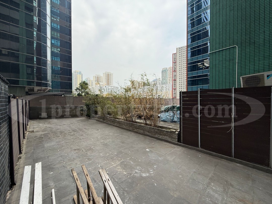 Kowloon Bay, Ngau Tau Kok ⬆️ Extra-large 700 sq ft unit with balcony 🔋 Wah Kai Centre 🔋 Grade A industrial building lobby, spacious windows, very high ceiling, double-storey design with loft and private restroom63438462012034114