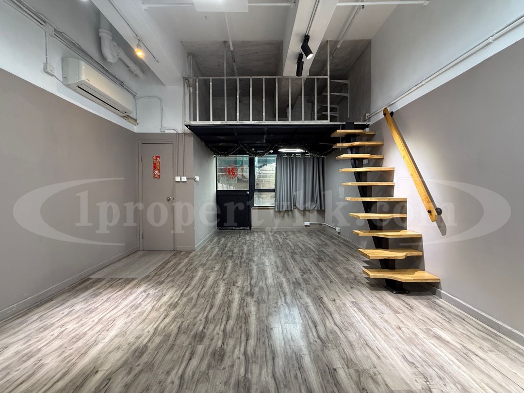 Kowloon Bay, Ngau Tau Kok ⬆️ Extra-large 700 sq ft unit with balcony 🔋 Wah Kai Centre 🔋 Grade A industrial building lobby, spacious windows, very high ceiling, double-storey design with loft and private restroom63438462012034112
