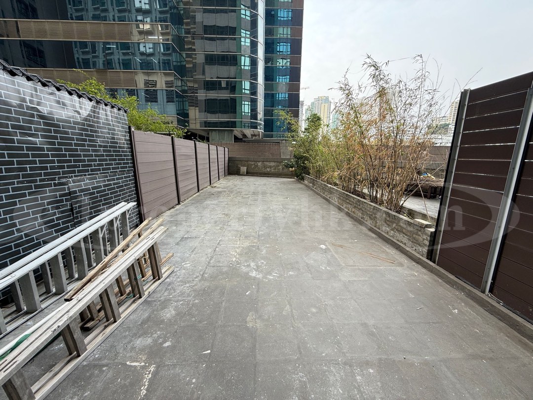 Kowloon Bay, Ngau Tau Kok ⬆️ Extra-large 700 sq ft unit with balcony 🔋 Wah Kai Centre 🔋 Grade A industrial building lobby, spacious windows, very high ceiling, double-storey design with loft and private restroom63438462012034111