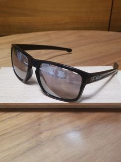特價 #停產 #OAKLEY #SLIVER 光黑色框 銀白色LOGO 銀色水銀面灰鏡片太陽眼鏡
Polished black with silver logo silver mirror grey lenses sunglasses629595270663711122