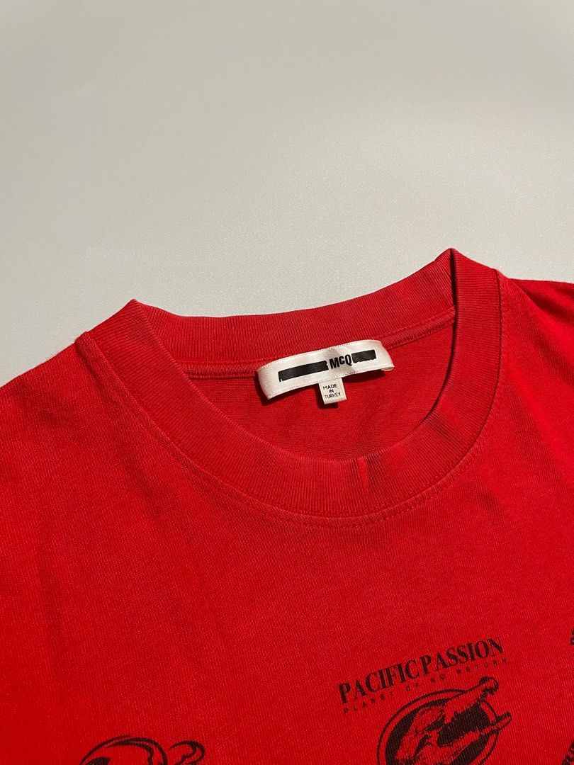 Alexander Mcqueen Shirt (Category: Luxury Apparel) located in Taguig. Submitted by sellnbustle (Listing ID 1363516069, Image 2). Description: Alexander Mcqueen Shirt Size Large 21x26.5 Very good condition.