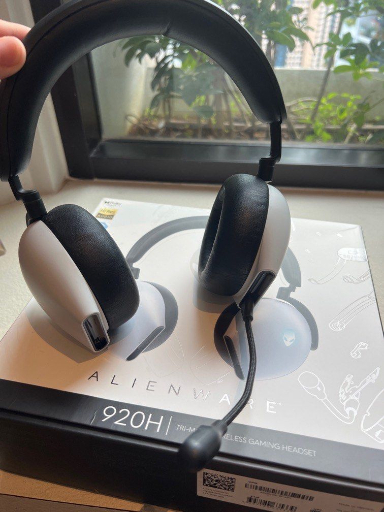 Alienware 920H (Category: Headphones & Headsets) located in Singapore. Submitted by iwanttomakemoney11 (Listing ID 1363448927, Image 1). Description: Brand new Alienware headphones used only 1to2 times very new get it last year Dec as birthday present.