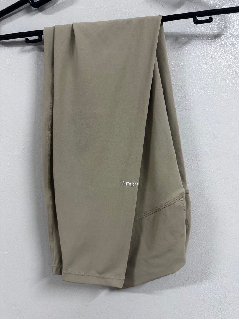 Andar Leggings Large (Category: Activewear) located in Manila. Submitted by basicstuffmnl (Listing ID 1363412593, Image 2). Description: Brand new bought from South Korea Andar - Large This is the short version - fits 5’4” below RFS: wrong order should have bought the long version. This is super nice!!.