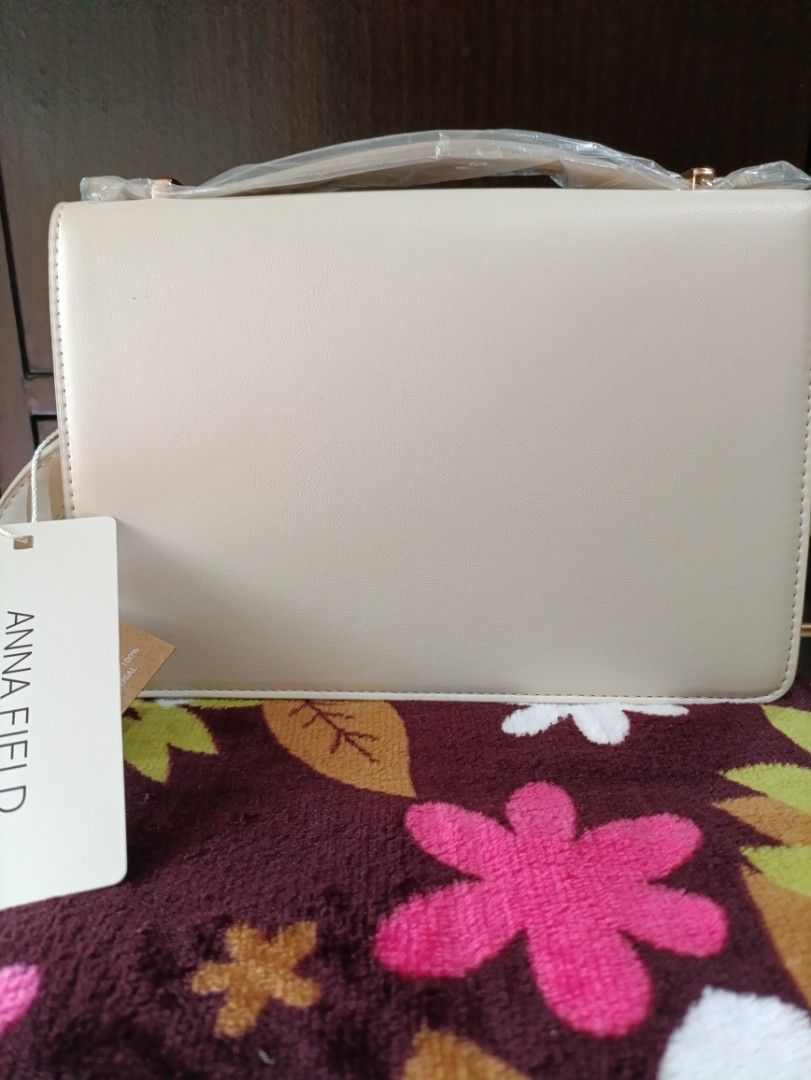 Anna Field Sling Bag/Shoulder Bag - off white (Category: Shoulder Bags) located in Manila. Submitted by reusemnl (Listing ID 1363365083, Image 3). Description: - Used thrice for a total of 18 hours approx. - Black stains on the lining inside were due to my black wallet. See last photo. ✔ Strictly cashless transactions only whether pick-up or meet-up. Shipping costs to be shouldered by buyer..