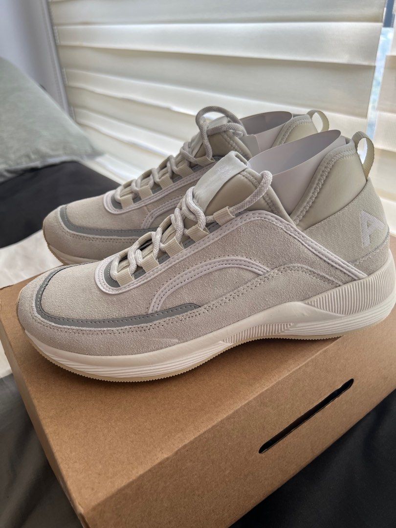 A.P.C Run Around Beige Sneakers (Category: Sneakers) located in Quezon City. Submitted by lonefry (Listing ID 1363411541, Image 2). Description: - Authentic A.P.C Run Around Sneakers in Beige - Purchased on Ssense on sale for 105 USD(Roughly around ₱5900) - Size: Eur 40, UK 6, US 7 - Extra pair of shoe laces included - Reason for selling: Closet downsizing .