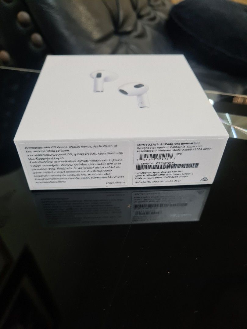 Apple Airpods (Category: Earphones) located in Singapore. Submitted by goldenworld (Listing ID 1363471047, Image 1). Description: Brand New Apple Airpods 3rd Generation. 100 💯 percent authentic. self collect or deal near by Sengkang compassvale..