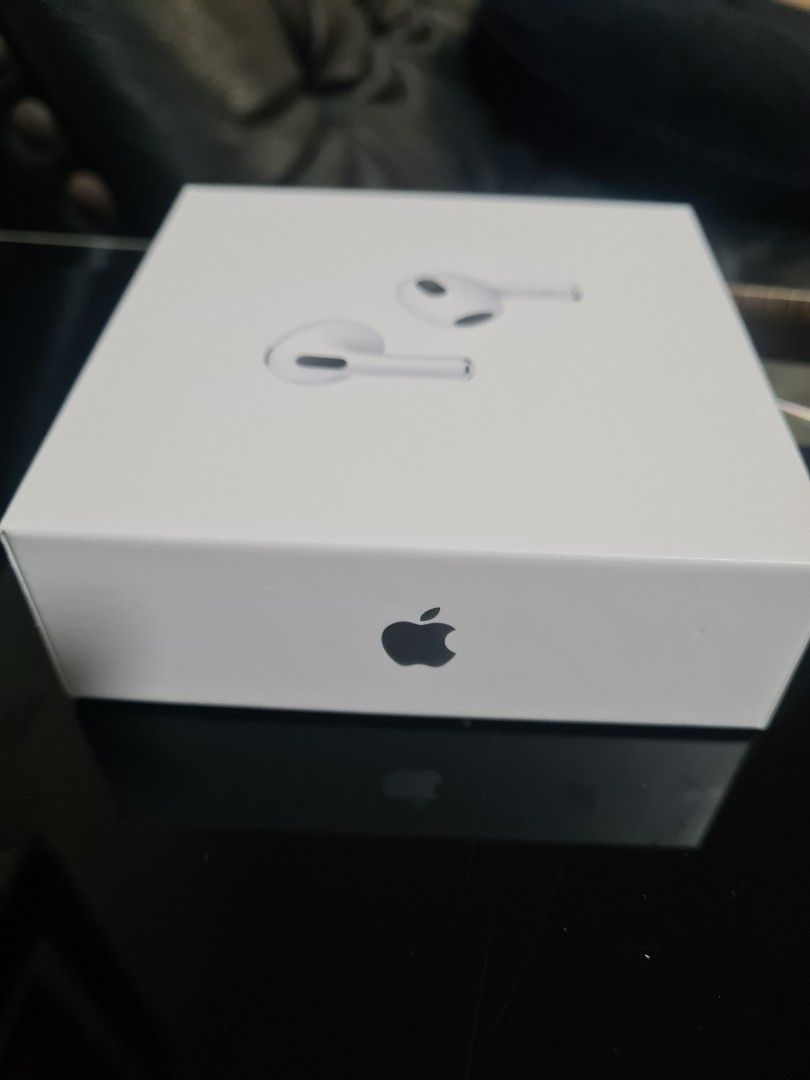Apple Airpods (Category: Earphones) located in Singapore. Submitted by goldenworld (Listing ID 1363471047, Image 2). Description: Brand New Apple Airpods 3rd Generation. 100 💯 percent authentic. self collect or deal near by Sengkang compassvale..