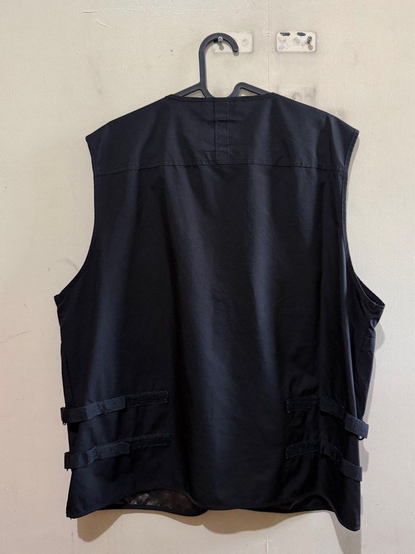 Black Vest (Category: Vests) located in Mandaluyong City. Submitted by rainieldc (Listing ID 1363354545, Image 3). Description: .